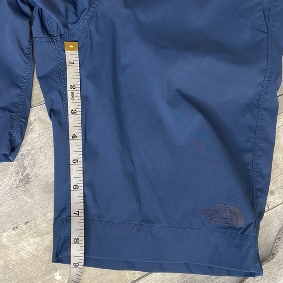 THE North Face boys blue moisture wicking shorts w/ adjustable waistband. XL - Picture 11 of 16